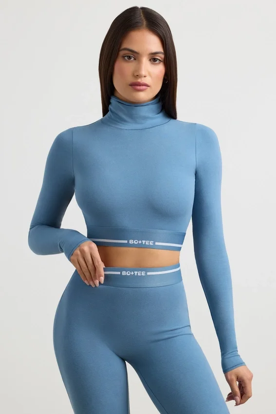 Rygglös långärmad crop top med hög hals i stålblått Rygglös långärmad crop top med hög hals i stålblått