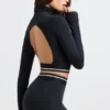 Rygglös långärmad crop top med turtleneck i svart Rygglös långärmad crop top med turtleneck i svart