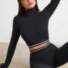 Rygglös långärmad crop top med turtleneck i svart Rygglös långärmad crop top med turtleneck i svart
