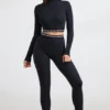 Rygglös långärmad crop top med turtleneck i svart Rygglös långärmad crop top med turtleneck i svart