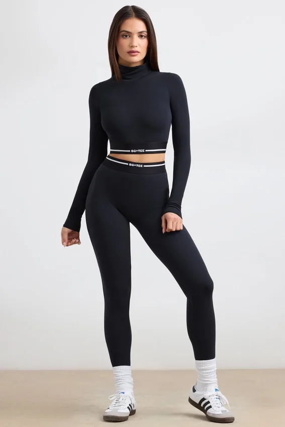Rygglös långärmad crop top med turtleneck i svart Rygglös långärmad crop top med turtleneck i svart