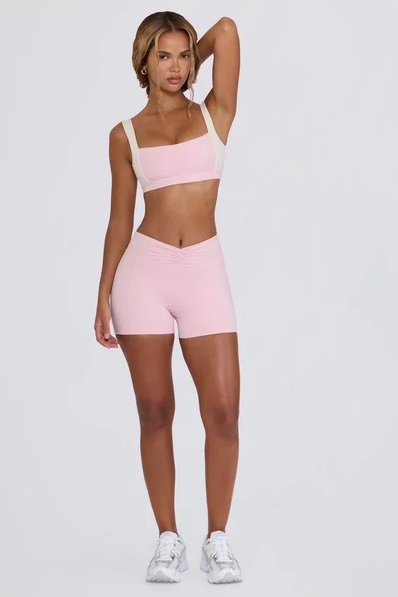Rynkade minishorts i ljusrosa melerad Rynkade minishorts i ljusrosa melerad