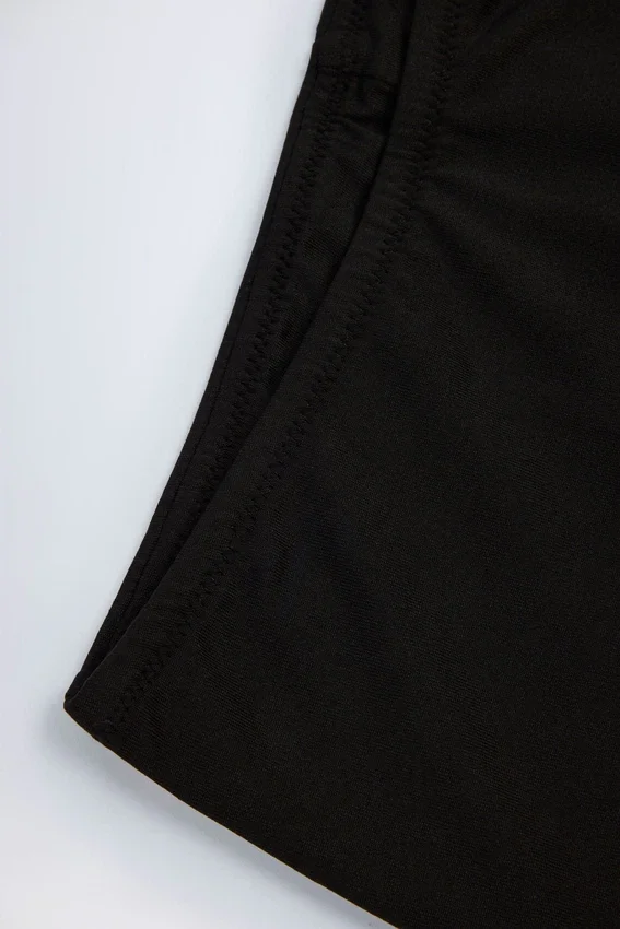 Sabrine Slinky Jersey Low-Rise Hot Pants i svart Sabrine Slinky Jersey Low-Rise Hot Pants i svart