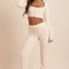 Safia fluffiga byxor med vid ben i benvitt Safia fluffiga byxor med vid ben i benvitt