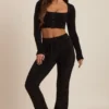 Safia Fluffiga stickade byxor med vida ben i svart Safia Fluffiga stickade byxor med vida ben i svart