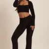 Safia Fluffiga stickade byxor med vida ben i svart Safia Fluffiga stickade byxor med vida ben i svart