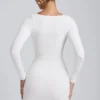 Sana Modal Ruched Long-Sleeve Miniklänning i vitt Sana Modal Ruched Long-Sleeve Miniklänning i vitt