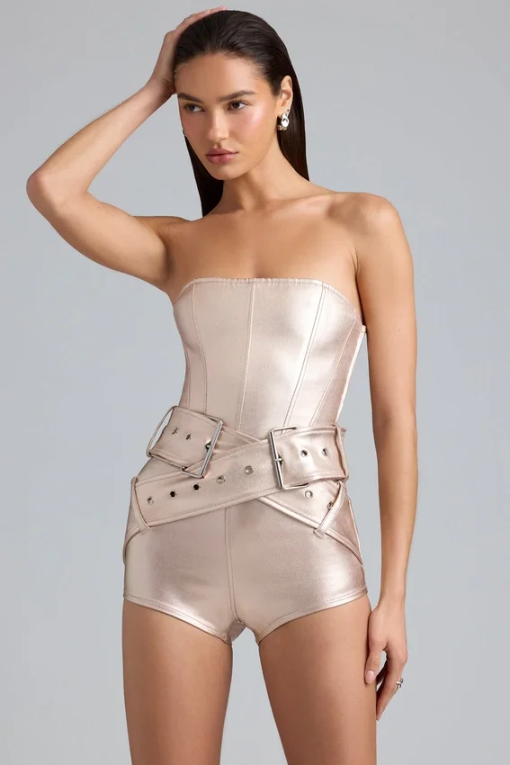 Sasha metallic-denim-korsettplaysuit med bälte i champagne Sasha metallic-denim-korsettplaysuit med bälte i champagne