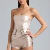 Sasha metallic-denim-korsettplaysuit med bälte i champagne Sasha metallic-denim-korsettplaysuit med bälte i champagne