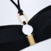 Savai bikinitopp med rynkad halterneck och metalldetaljer i svart Savai bikinitopp med rynkad halterneck och metalldetaljer i svart