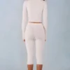 Selene stickade capribyxor med medelhög midja i ivory Selene stickade capribyxor med medelhög midja i ivory