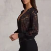 Serenya genomskinlig spets-playsuit med djup urringning och lös passform i svart Serenya genomskinlig spets-playsuit med djup urringning och lös passform i svart