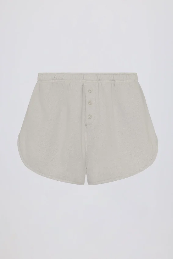 Shorts med knappar och medelhög midja i ljusgrått Shorts med knappar och medelhög midja i ljusgrått