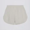 Shorts med knappar och medelhög midja i ljusgrått Shorts med knappar och medelhög midja i ljusgrått
