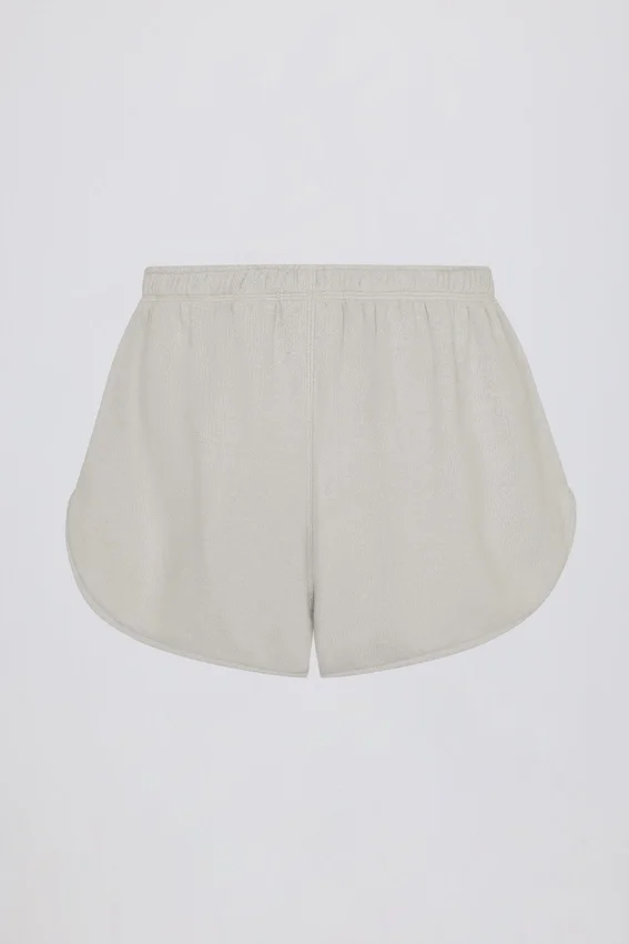 Shorts med knappar och medelhög midja i ljusgrått Shorts med knappar och medelhög midja i ljusgrått