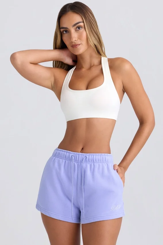 Shorts med medelhög midja i färgen Periwinkle Shorts med medelhög midja i färgen Periwinkle