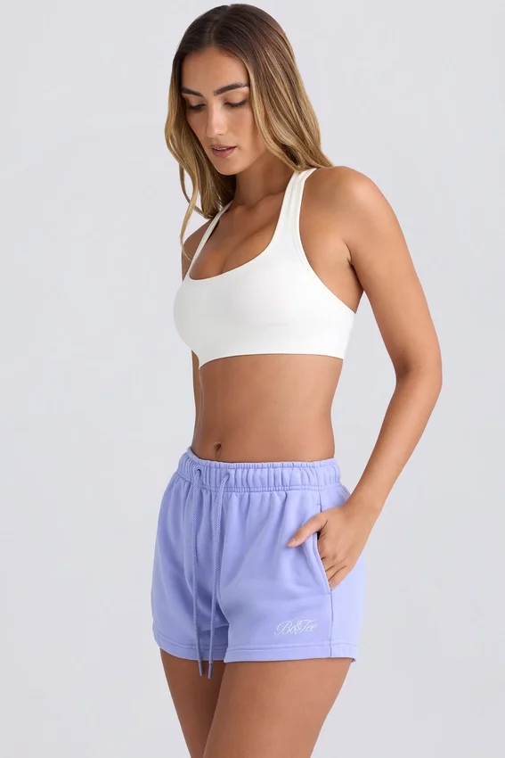 Shorts med medelhög midja i färgen Periwinkle Shorts med medelhög midja i färgen Periwinkle