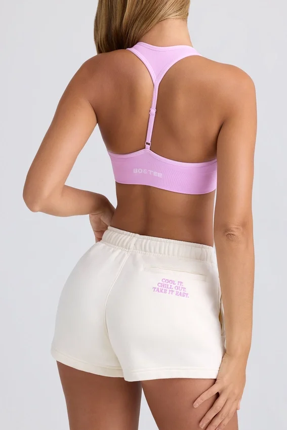 Shorts med medelhög midja i äggskalsvit Shorts med medelhög midja i äggskalsvit