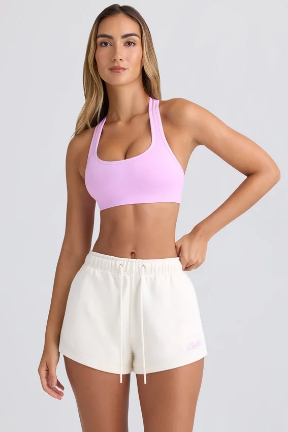 Shorts med medelhög midja i äggskalsvit Shorts med medelhög midja i äggskalsvit