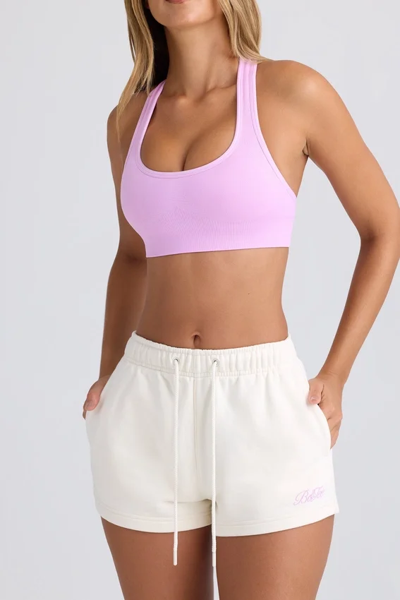 Shorts med medelhög midja i äggskalsvit Shorts med medelhög midja i äggskalsvit