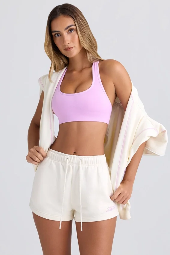 Shorts med medelhög midja i äggskalsvit Shorts med medelhög midja i äggskalsvit