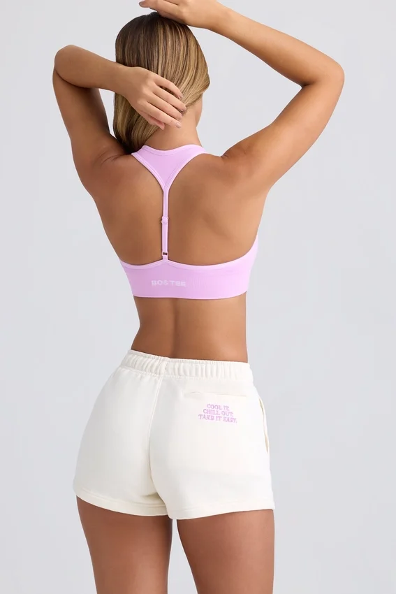 Shorts med medelhög midja i äggskalsvit Shorts med medelhög midja i äggskalsvit