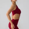 Shyla Slinky Jersey Ruched Cut Out Miniklänning i Ruby Shyla Slinky Jersey Ruched Cut Out Miniklänning i Ruby