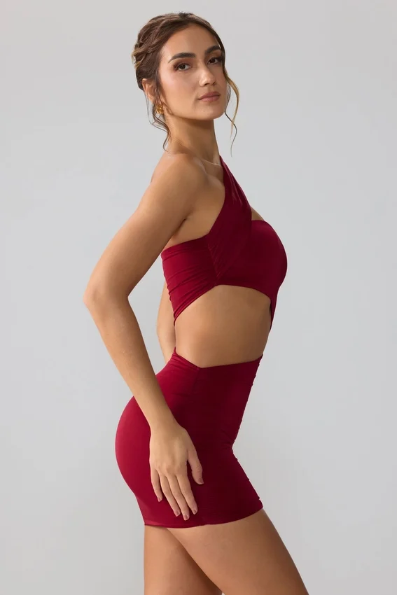 Shyla Slinky Jersey Ruched Cut Out Miniklänning i Ruby Shyla Slinky Jersey Ruched Cut Out Miniklänning i Ruby
