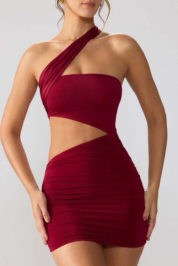 Shyla Slinky Jersey Ruched Cut Out Miniklänning i Ruby Shyla Slinky Jersey Ruched Cut Out Miniklänning i Ruby