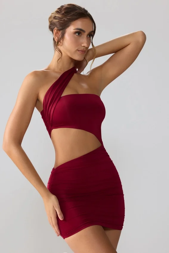 Shyla Slinky Jersey Ruched Cut Out Miniklänning i Ruby Shyla Slinky Jersey Ruched Cut Out Miniklänning i Ruby