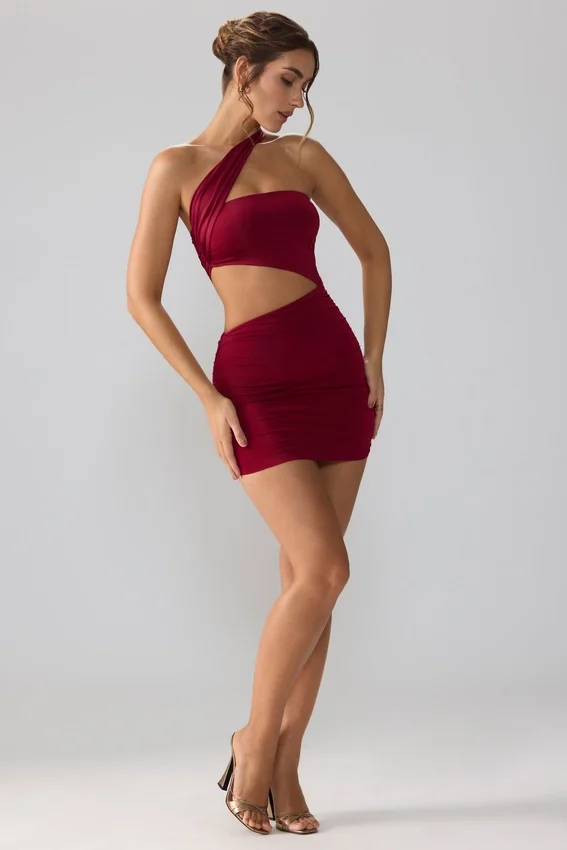 Shyla Slinky Jersey Ruched Cut Out Miniklänning i Ruby Shyla Slinky Jersey Ruched Cut Out Miniklänning i Ruby