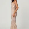 Sima Embellished Square Neck Lace Gown i Pale Peach Sima Embellished Square Neck Lace Gown i Pale Peach