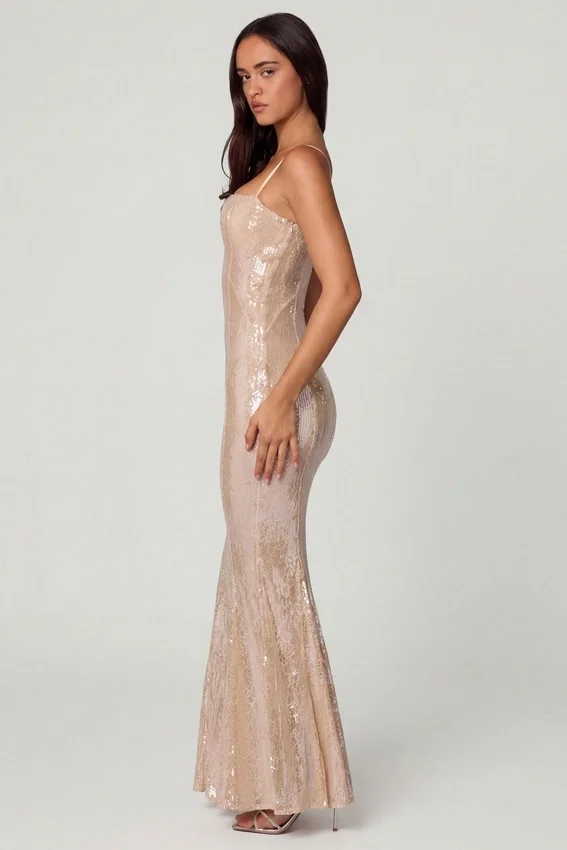 Sima Embellished Square Neck Lace Gown i Pale Peach Sima Embellished Square Neck Lace Gown i Pale Peach
