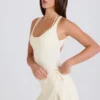 Skort i ribbstickat med knytning i färgen Cream Skort i ribbstickat med knytning i färgen Cream
