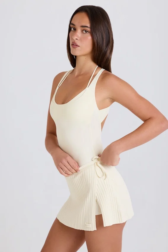 Skort i ribbstickat med knytning i färgen Cream Skort i ribbstickat med knytning i färgen Cream