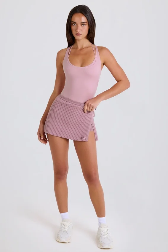 Skort i ribbstickat tyg med knytning i mauve Skort i ribbstickat tyg med knytning i mauve