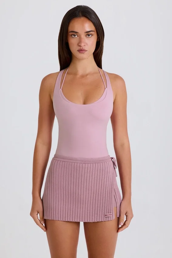 Skort i ribbstickat tyg med knytning i mauve Skort i ribbstickat tyg med knytning i mauve
