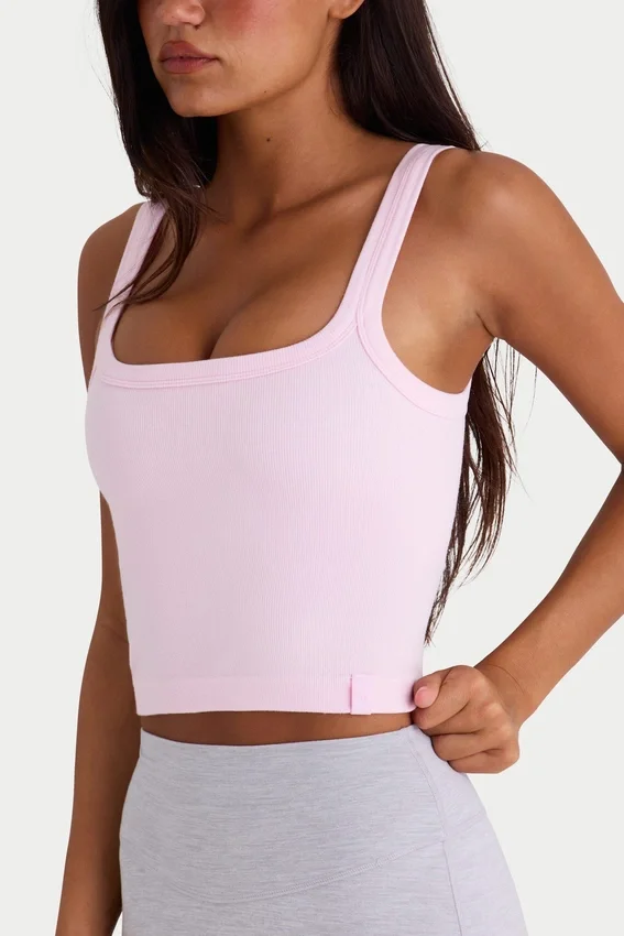 Sömlös, mjuk ribbad tank top med fyrkantig halsringning i puderrosa Sömlös, mjuk ribbad tank top med fyrkantig halsringning i puderrosa