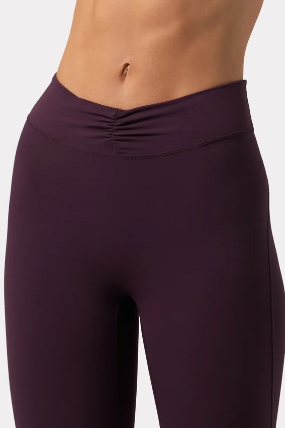 Soft Active-byxor med rynkad vid byxben i färgen Plum Soft Active-byxor med rynkad vid byxben i färgen Plum