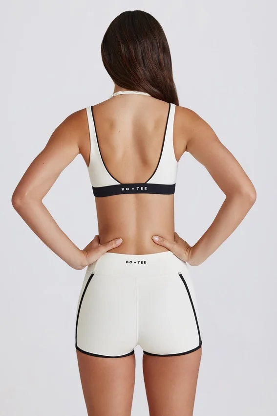 Soft Active Contrast minishorts i elfenben Soft Active Contrast minishorts i elfenben
