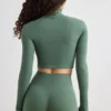 Soft Active-crop-top med hög hals i khaki Soft Active-crop-top med hög hals i khaki