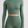 Soft Active-crop-top med hög hals i khaki Soft Active-crop-top med hög hals i khaki