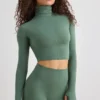 Soft Active-crop-top med hög hals i khaki Soft Active-crop-top med hög hals i khaki