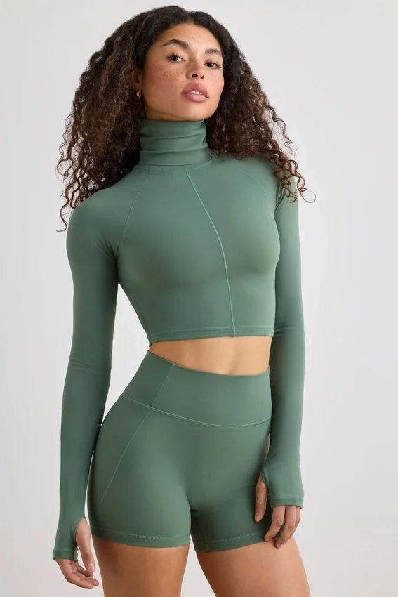Soft Active-crop-top med hög hals i khaki Soft Active-crop-top med hög hals i khaki