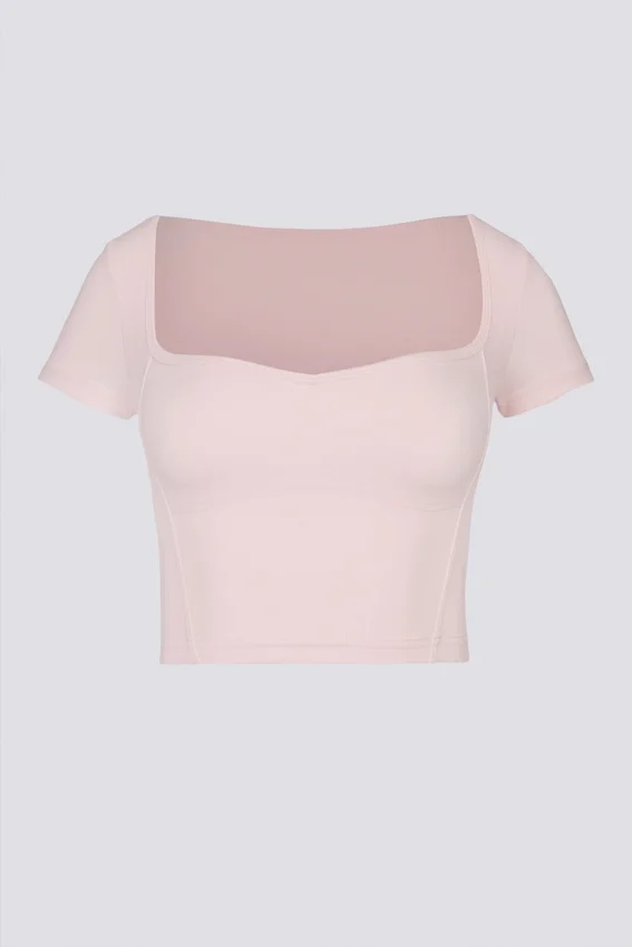 Soft Active crop top med hjärtformad halsringning i balettrosa Soft Active crop top med hjärtformad halsringning i balettrosa