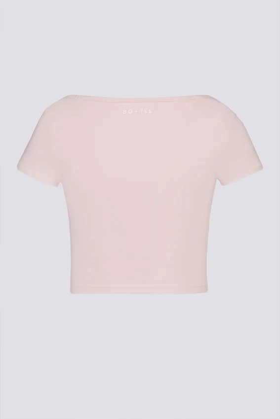 Soft Active crop top med hjärtformad halsringning i balettrosa Soft Active crop top med hjärtformad halsringning i balettrosa