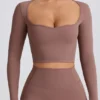 Soft Active crop top med hjärtformad halsringning i färgen Mocha Soft Active crop top med hjärtformad halsringning i färgen Mocha