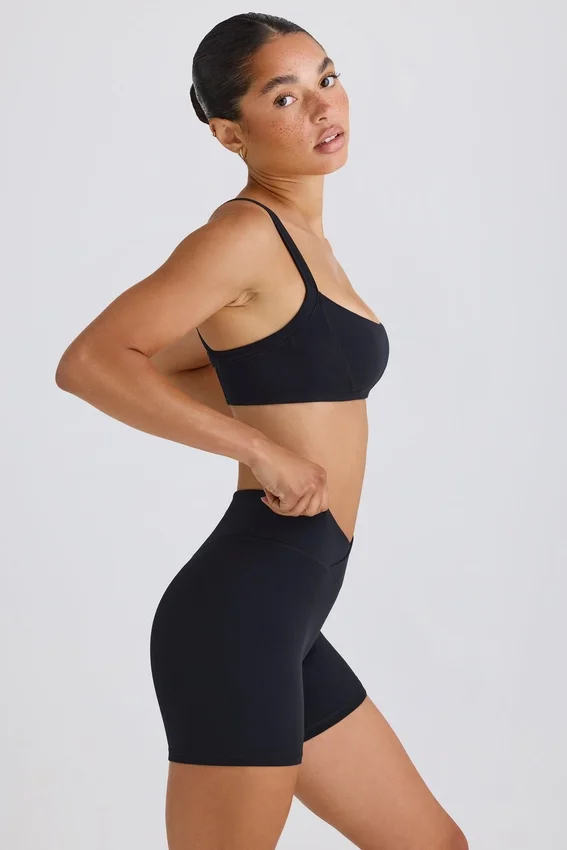 Soft Active Crossover Mini Shorts i svart Soft Active Crossover Mini Shorts i svart