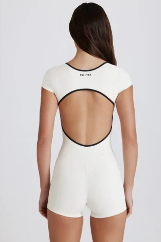 Soft Active-helbody med öppen rygg i färgen Ivory Soft Active-helbody med öppen rygg i färgen Ivory