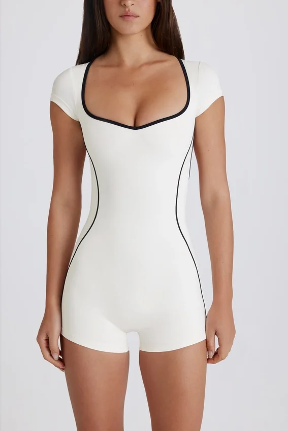 Soft Active-helbody med öppen rygg i färgen Ivory Soft Active-helbody med öppen rygg i färgen Ivory